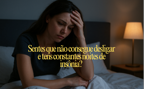 Ilustração de uma mulher sentada na cama com a mão na testa, acompanhada de uma pergunta sobre noites de insónia.