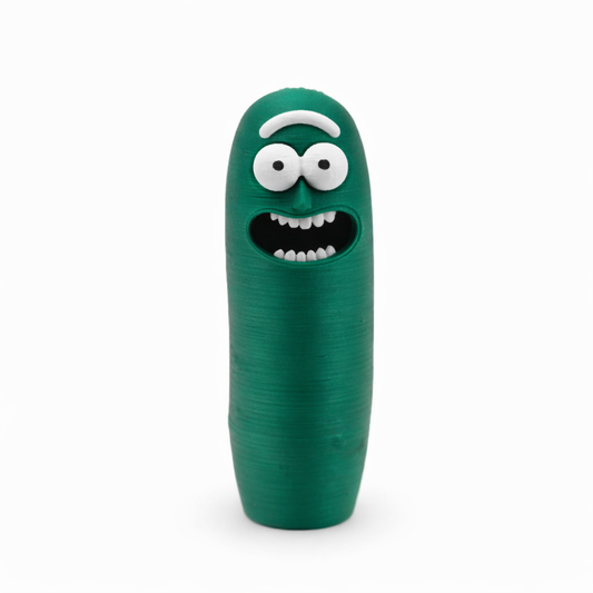 Case para isqueiro verde estilo cartoon com olhos salientes e sorriso exagerado, design coleccionável e acabamento detalhado.