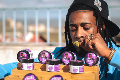 Kit Apollo G x Tropical Bud – inclui Apollo Kush CBD, Grinder biodegradável e Clipper oficial. Edição exclusiva e limitada. Compra já!