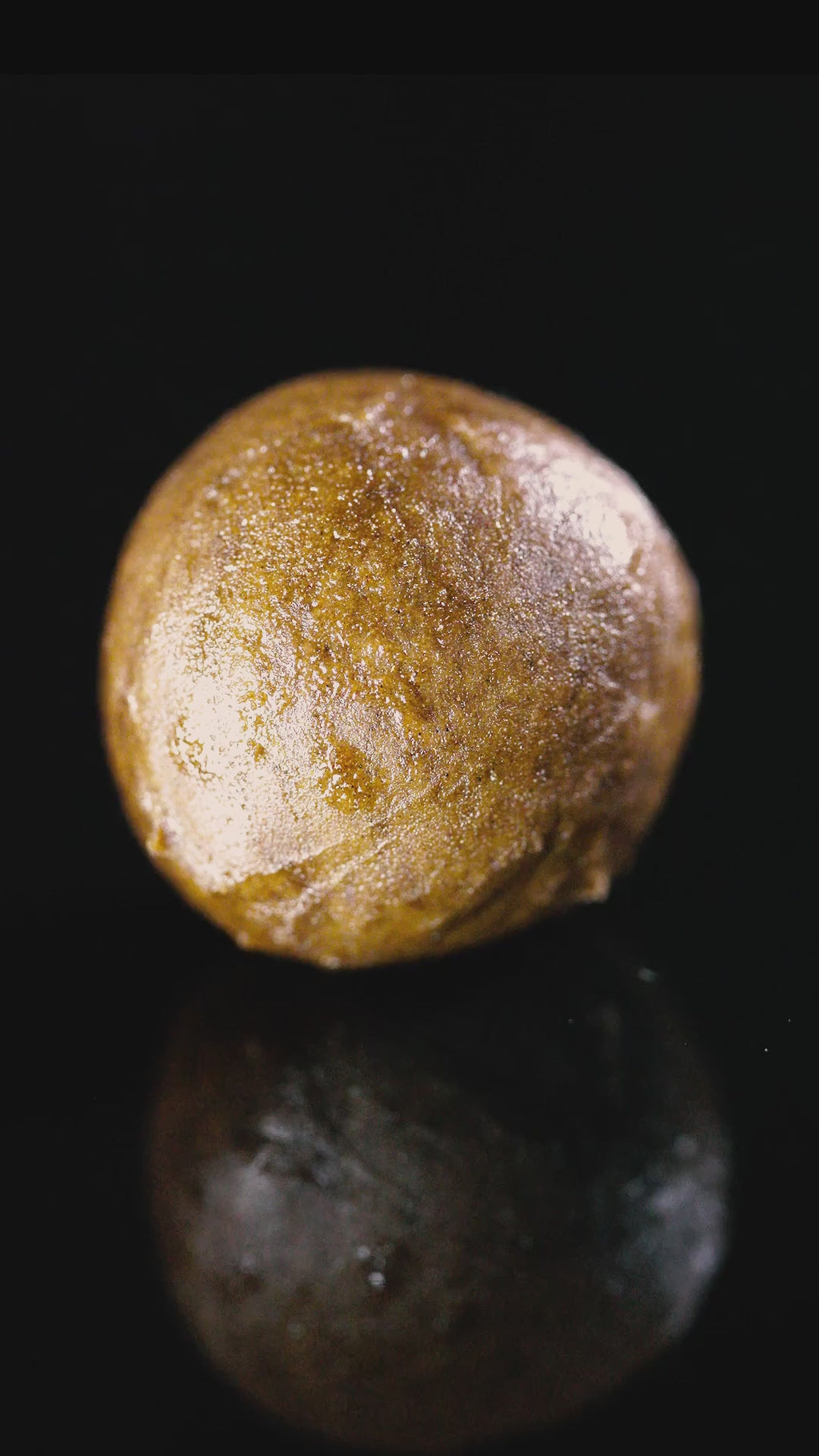 6 Stars CBD Hash 2G com textura densa e coloração profunda, resina premium de cânhamo industrial.
